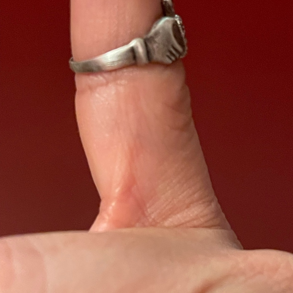 Silver Marcasite Claddagh Ring Size 5 - Picture 5 of 6